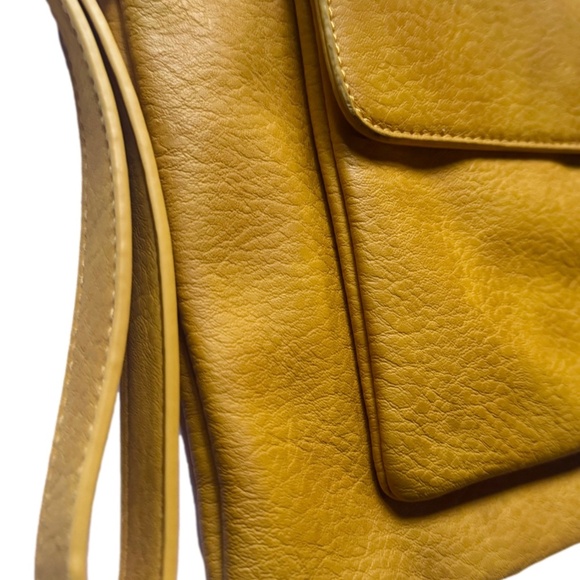 Shiraleah Chicago Jesse Mustard Clutch Crossbody - Picture 7 of 8
